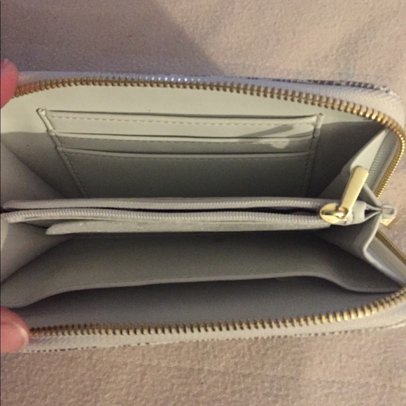 Cream and black wallet - Picture 2 of 4